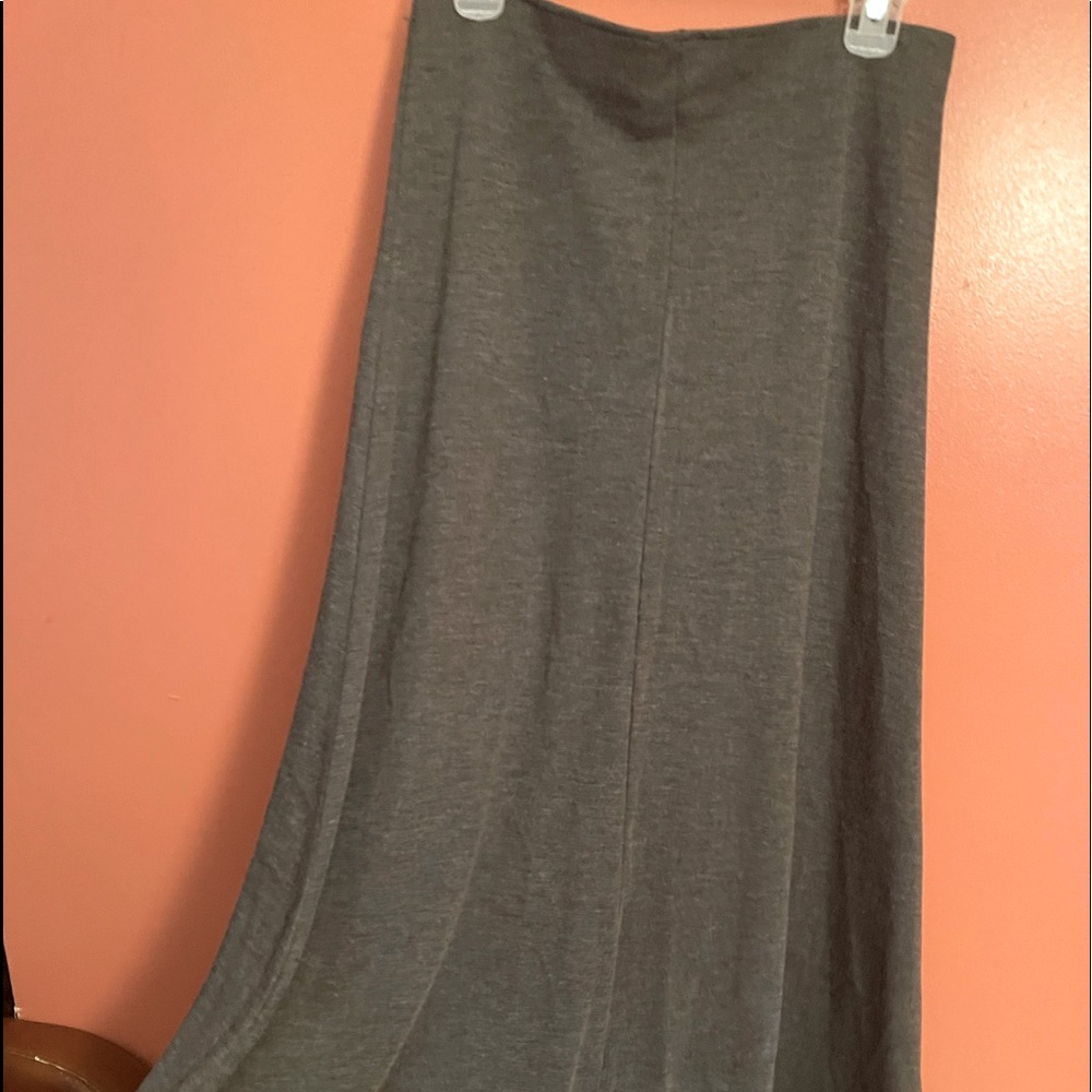 GERI C NEW YORK,Skirt,Grey, Size Large, length 40”